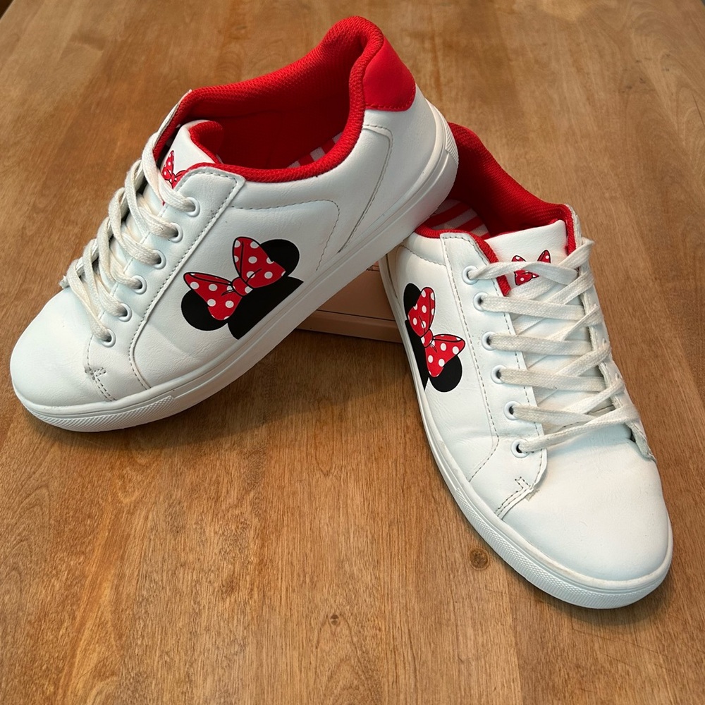 MINNIE MOUSE White Sneakers w red bow Tennis Shoes Aldi Size 9 EUC